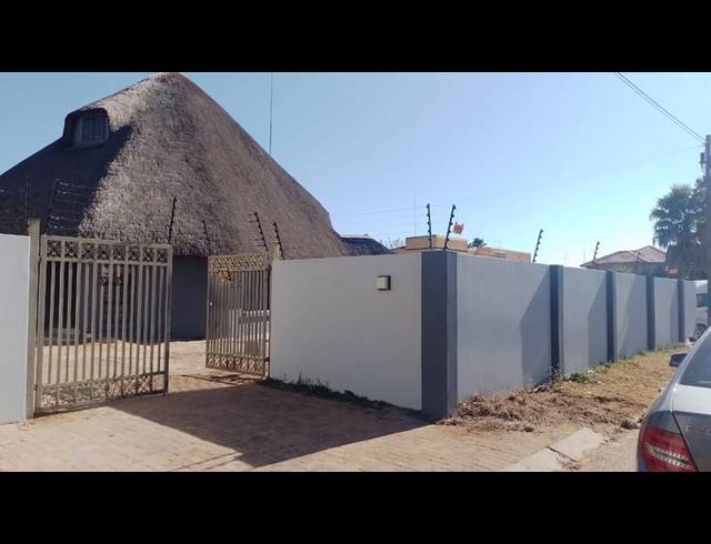 4 BEDROOM HOUSE FOR SALE IN EIKE PARK